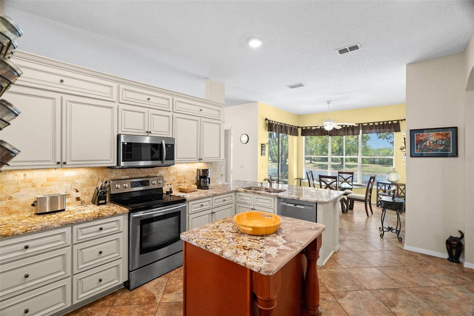 1134 SIGNATURE DRIVE, Sun City Center, FL 33573 Kitchen and Dinette