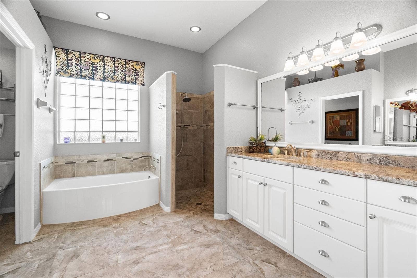 1134 SIGNATURE DRIVE, Sun City Center, FL 33573 Primary Bathroom