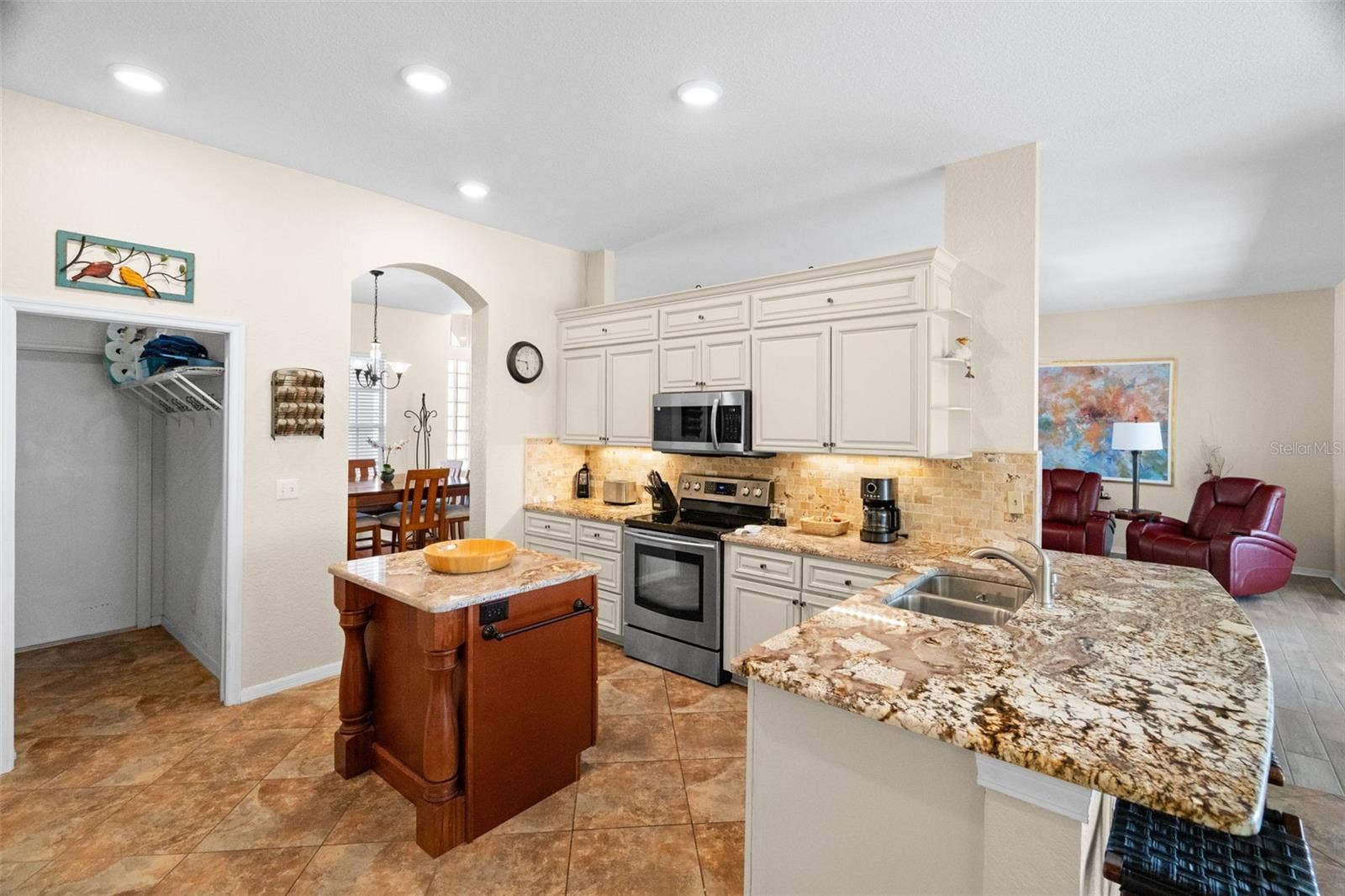 1134 SIGNATURE DRIVE, Sun City Center, FL 33573 Kitchen