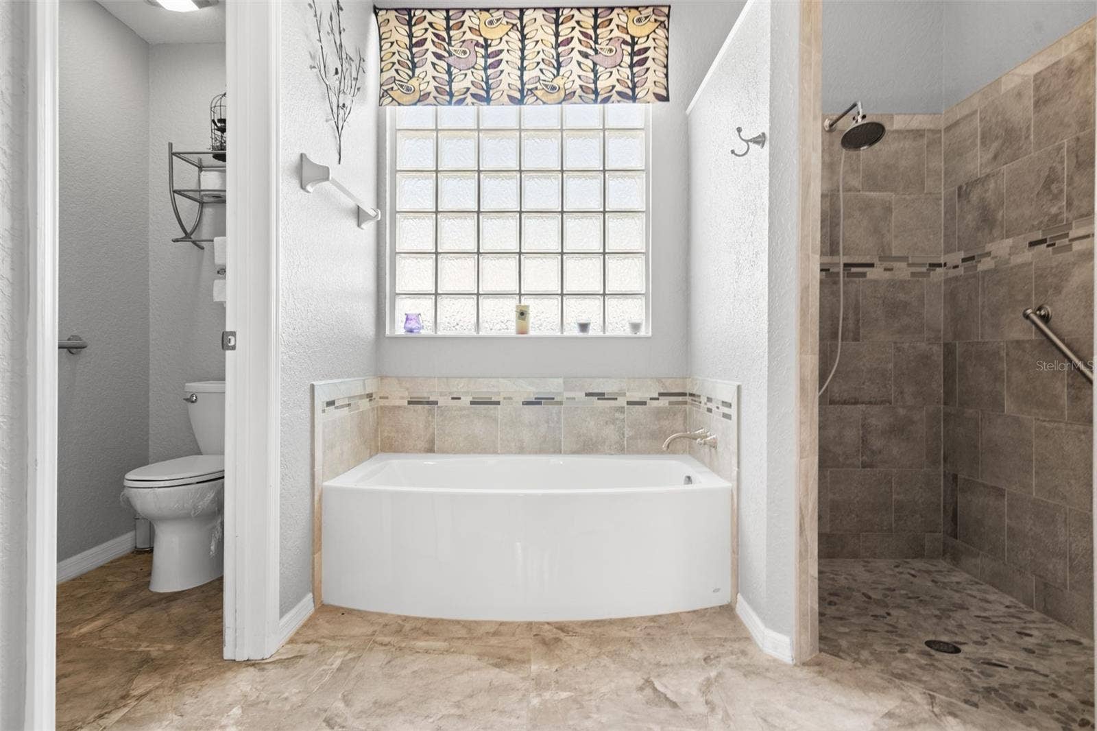 1134 SIGNATURE DRIVE, Sun City Center, FL 33573 Primary Bathroom