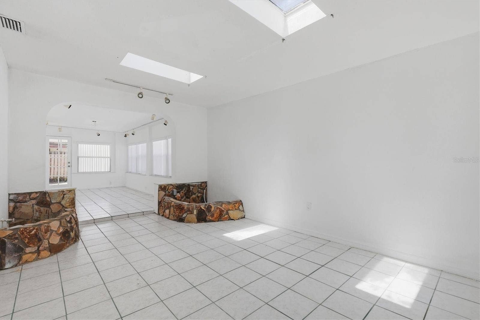 721 BAYSHORE DRIVE, Tarpon Springs, FL 34689 721 BAYSHORE DRIVE, Tarpon Springs, FL 34689