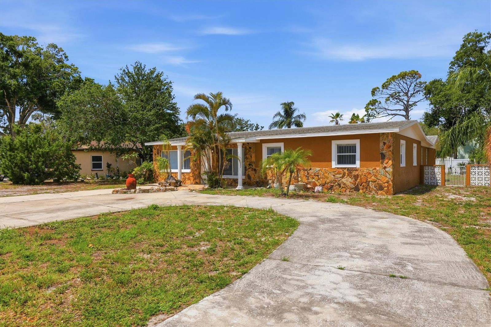 721 BAYSHORE DRIVE, Tarpon Springs, FL 34689 721 BAYSHORE DRIVE, Tarpon Springs, FL 34689