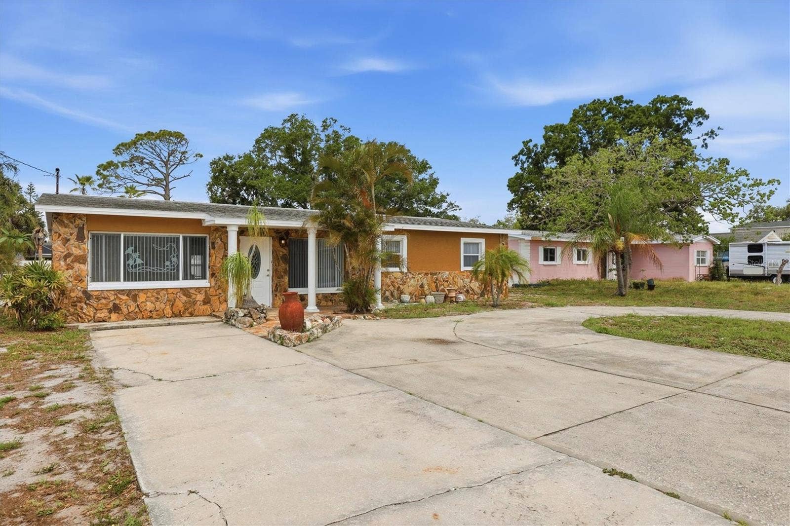 721 BAYSHORE DRIVE, Tarpon Springs, FL 34689 721 BAYSHORE DRIVE, Tarpon Springs, FL 34689