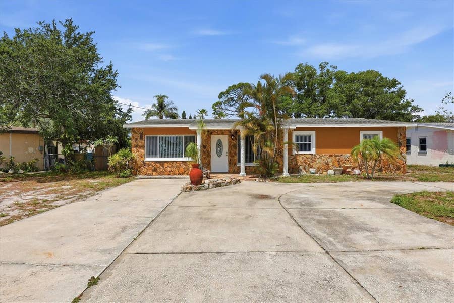 Property photo for 721 BAYSHORE DRIVE, Tarpon Springs, FL