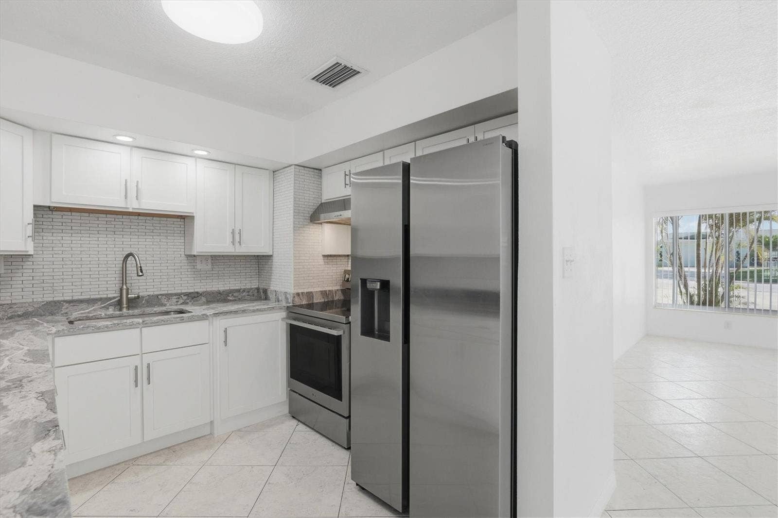 721 BAYSHORE DRIVE, Tarpon Springs, FL 34689 721 BAYSHORE DRIVE, Tarpon Springs, FL 34689