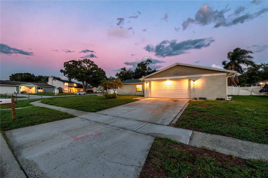 Property photo for 4953 PENNSBURY DRIVE, Tampa, FL
