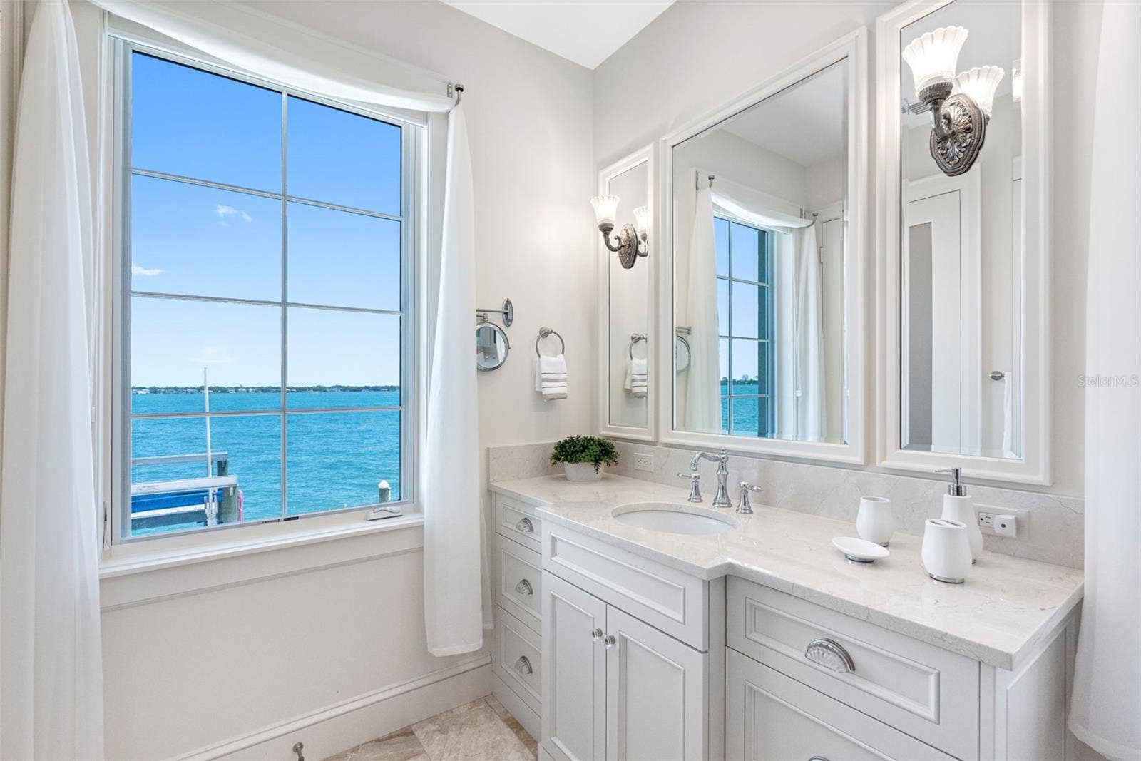 487 MEADOW LARK DR, Sarasota, FL 34236 487 MEADOW LARK DR, Sarasota, FL 34236