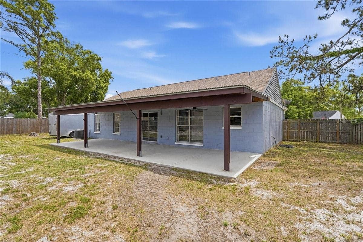8913 WOOD LAKE COURT, New Port Richey, FL 34653 GREAT SPACE FOR INDOOR/OUTDOOR LIVING!