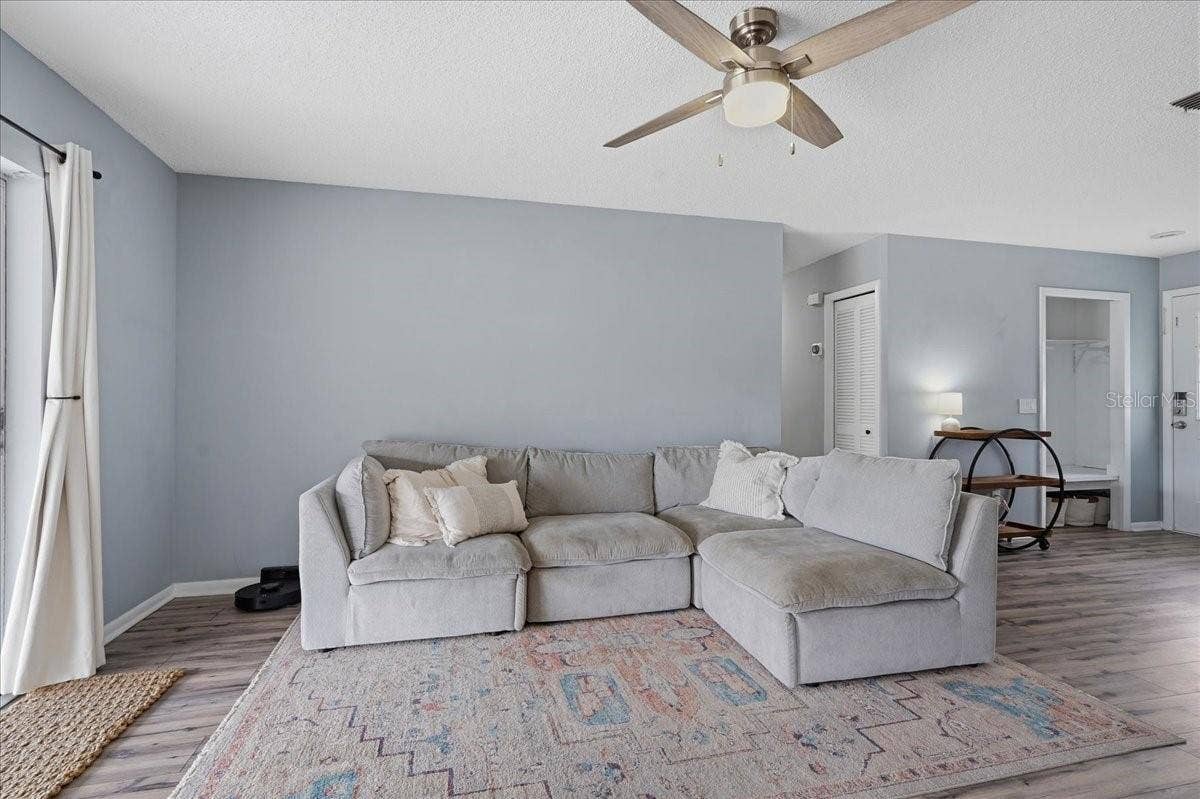8913 WOOD LAKE COURT, New Port Richey, FL 34653 COZY FAMILY ROOM