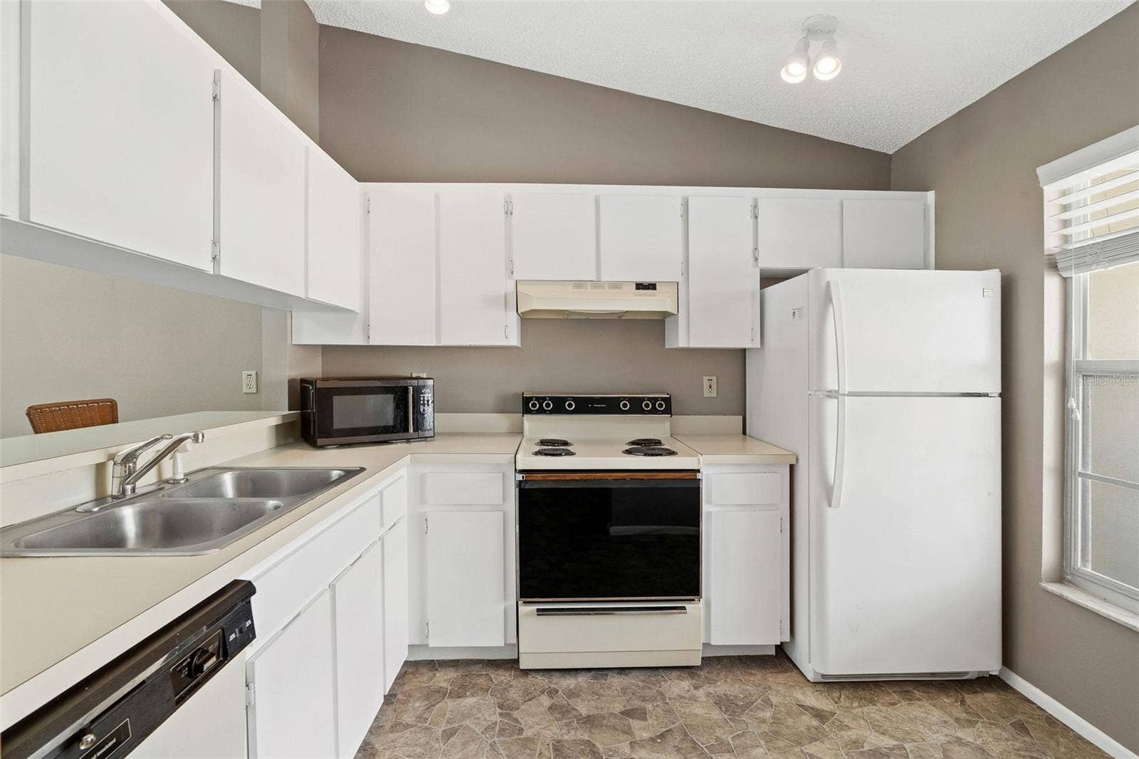 12239 SUN VISTA COURT E, Treasure Island, FL 33706 12239 SUN VISTA COURT E, Treasure Island, FL 33706