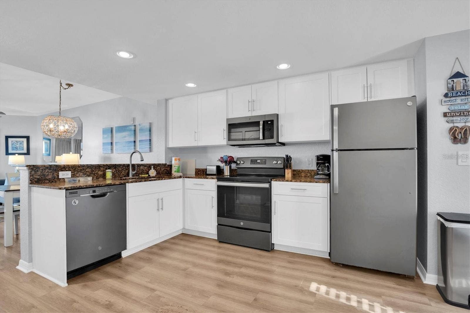 12000 GULF BOULEVARD, #603N, Treasure Island, FL 33706 Stainless appliances