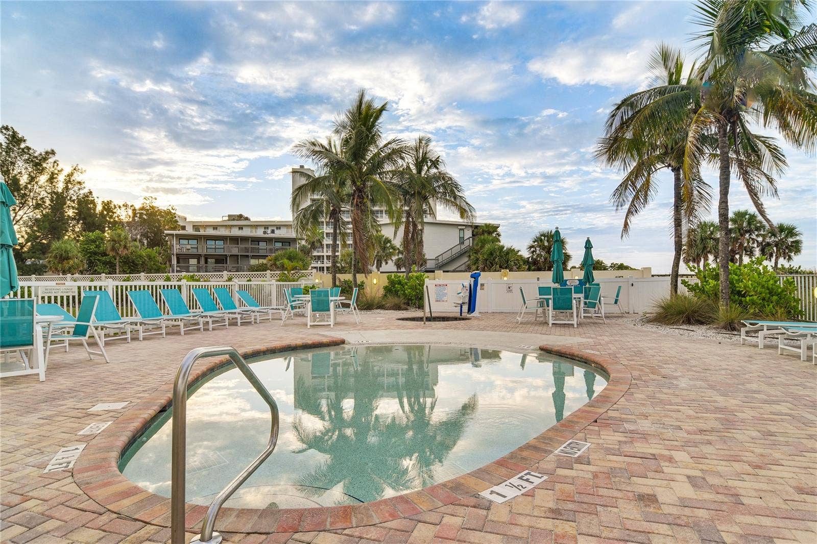 12000 GULF BOULEVARD, #603N, Treasure Island, FL 33706 Large Hot tub