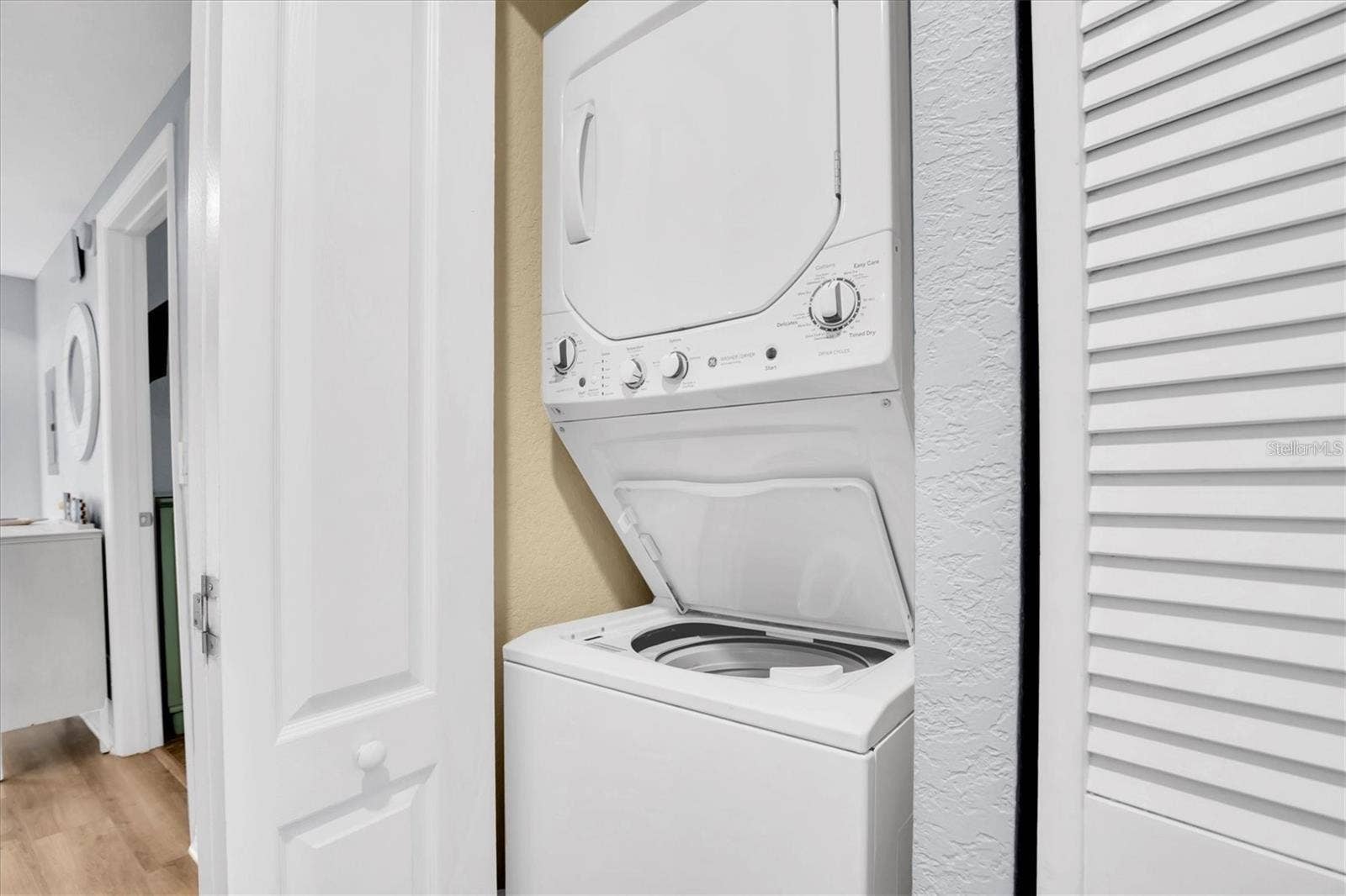 12000 GULF BOULEVARD, #603N, Treasure Island, FL 33706 In unit laundry