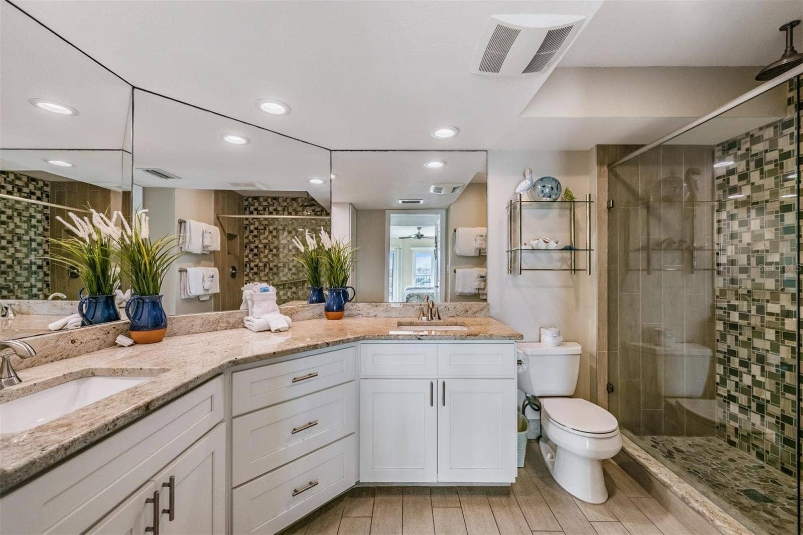 7435 BAYSHORE DRIVE, #303, Treasure Island, FL 33706 7435 BAYSHORE DRIVE, #303, Treasure Island, FL 33706