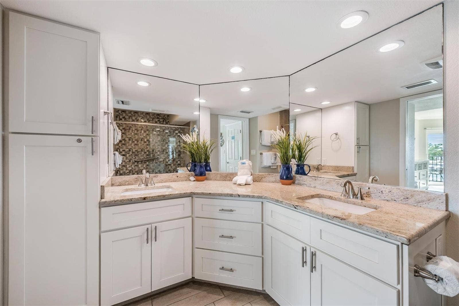 7435 BAYSHORE DRIVE, #303, Treasure Island, FL 33706 7435 BAYSHORE DRIVE, #303, Treasure Island, FL 33706