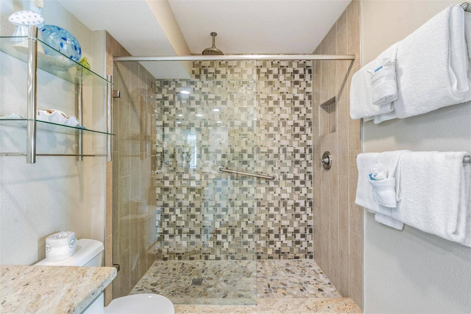 7435 BAYSHORE DRIVE, #303, Treasure Island, FL 33706 7435 BAYSHORE DRIVE, #303, Treasure Island, FL 33706