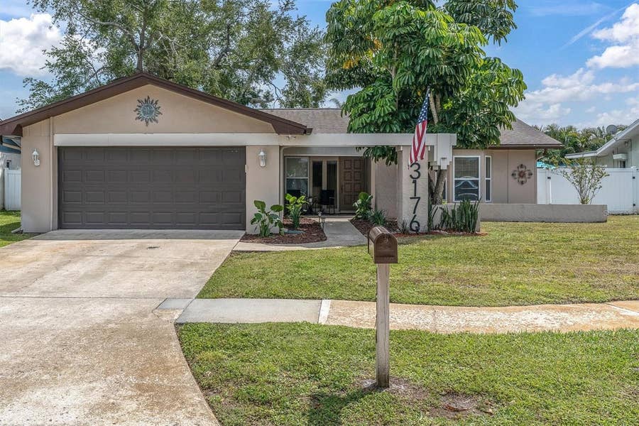 Property photo for 13176 DORCHESTER DRIVE, Seminole, FL