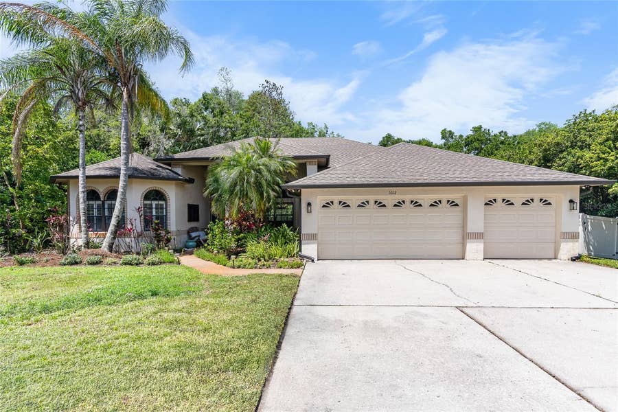 Property photo for 1012 KINGSBOROUGH GARDENS COURT, Lutz, FL