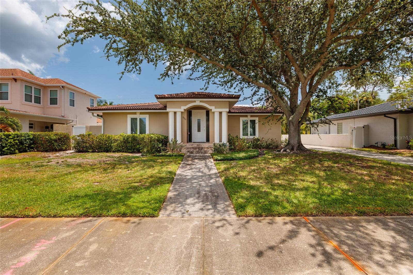 300 BRIGHTWATERS BOULEVARD NE, St Petersburg, FL 33704 front elevation