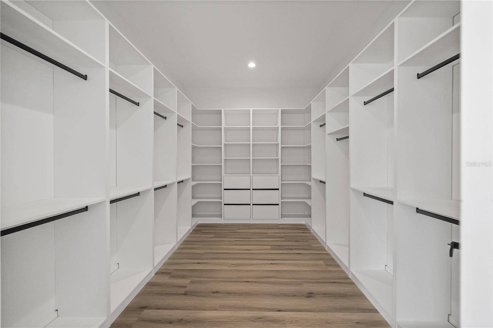 2308 1/2 N ELCOE DRIVE, Tampa, FL 33603 Primary costume walk in closet