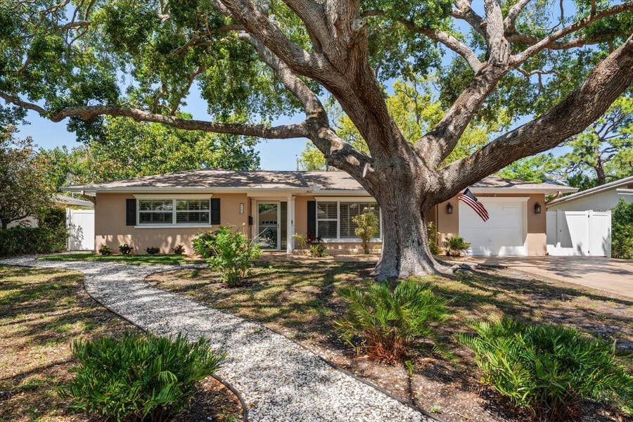 Property photo for 1702 MEREDITH LANE, Belleair, FL