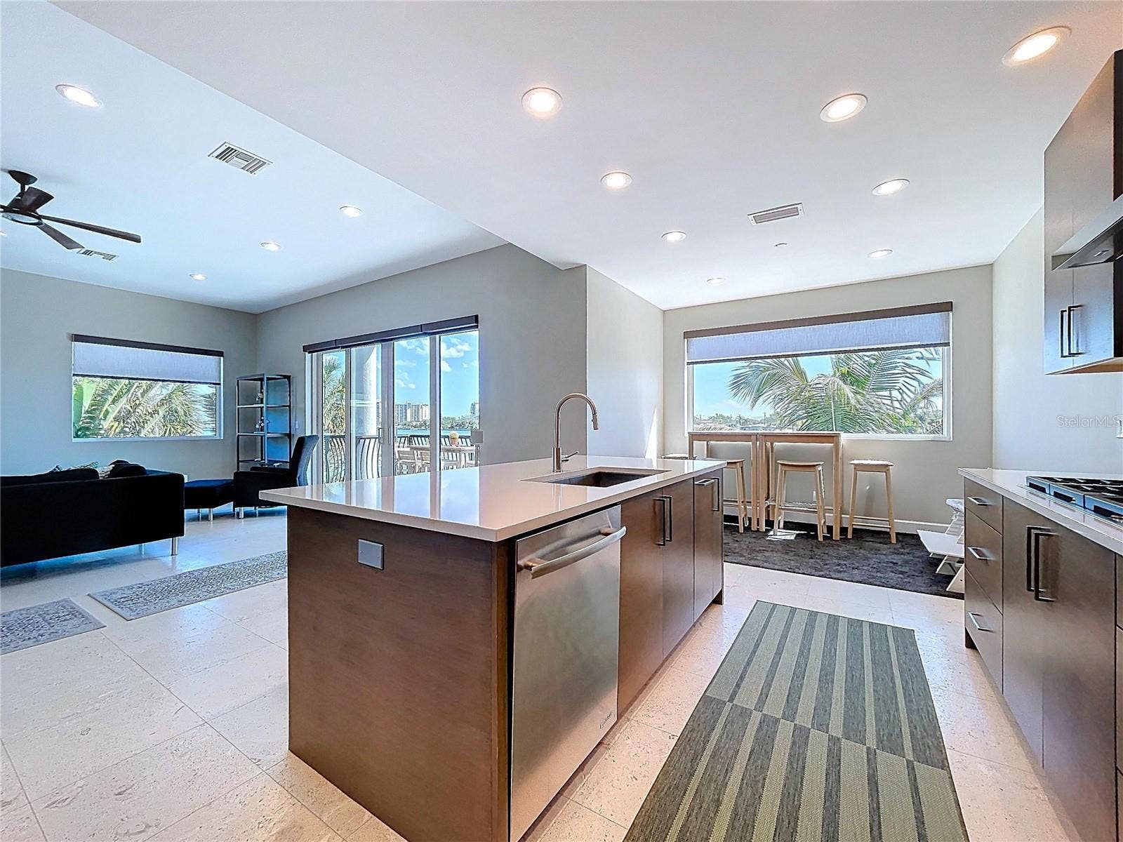 306 BAY PLZ, Treasure Island, FL 33706