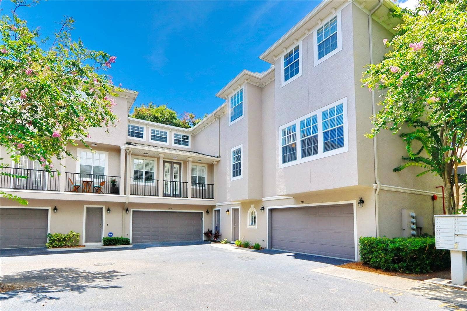 2611 ESPANA COURT, Tampa, FL 33609 EXTERIOR FRONT