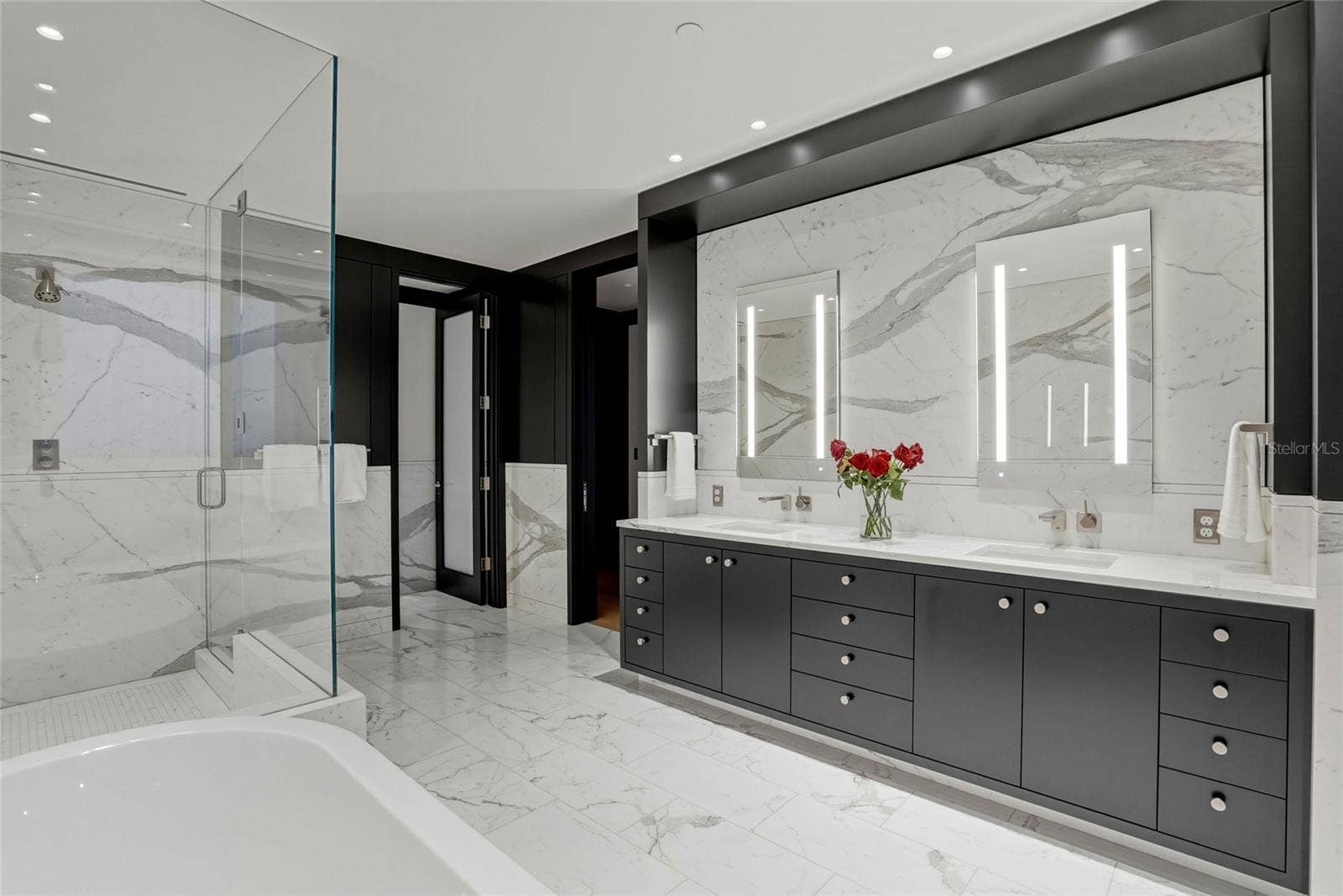 primary ensuite / with spa bath