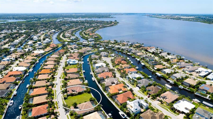 Property photo for 540 MAST DRIVE, Bradenton, FL