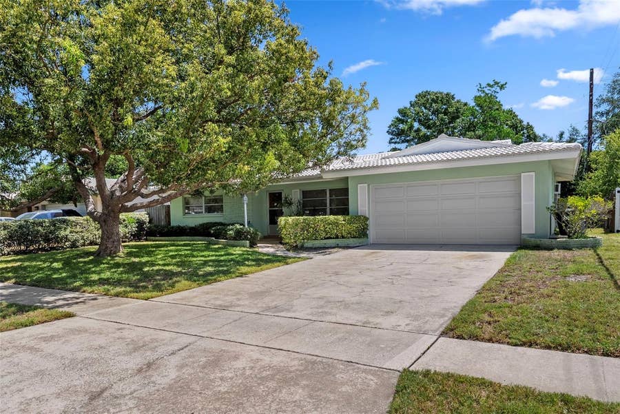 Property photo for 1413 EMBASSY DRIVE, Clearwater, FL