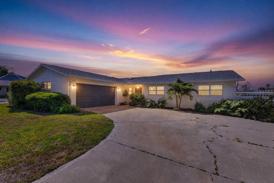 Property photo for 8450 FLAGSTONE DRIVE, Tampa, FL