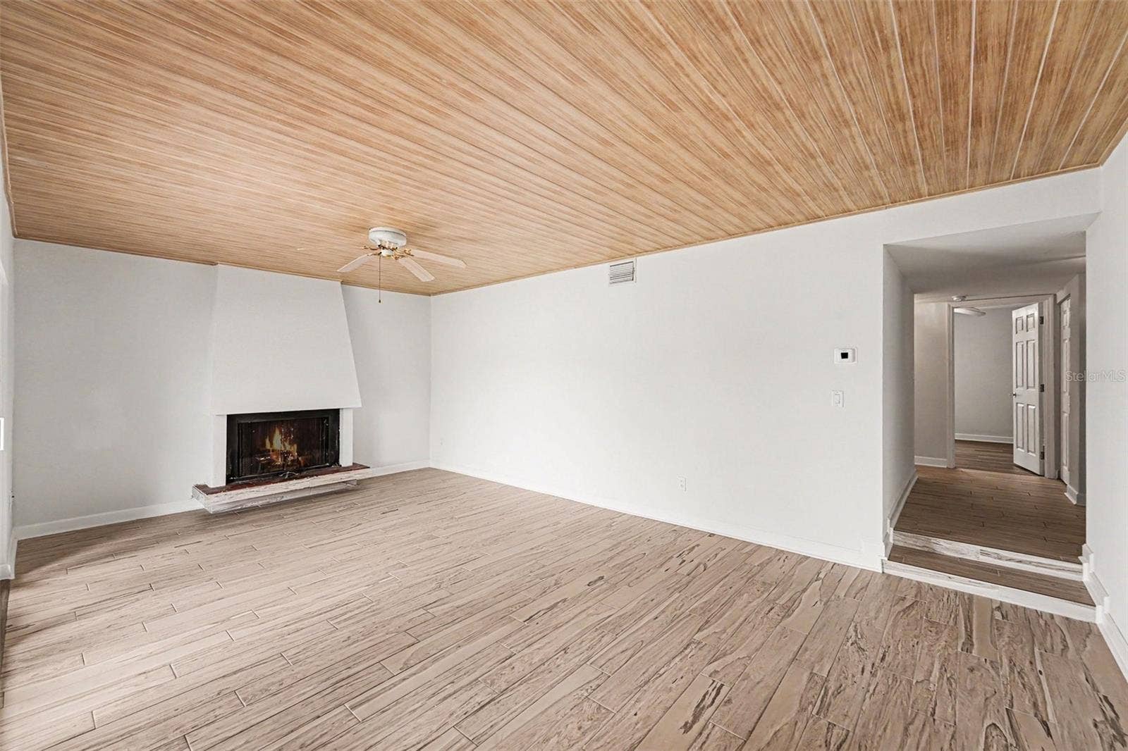 546 PLAZA SEVILLE COURT, #85, Treasure Island, FL 33706 Living Room