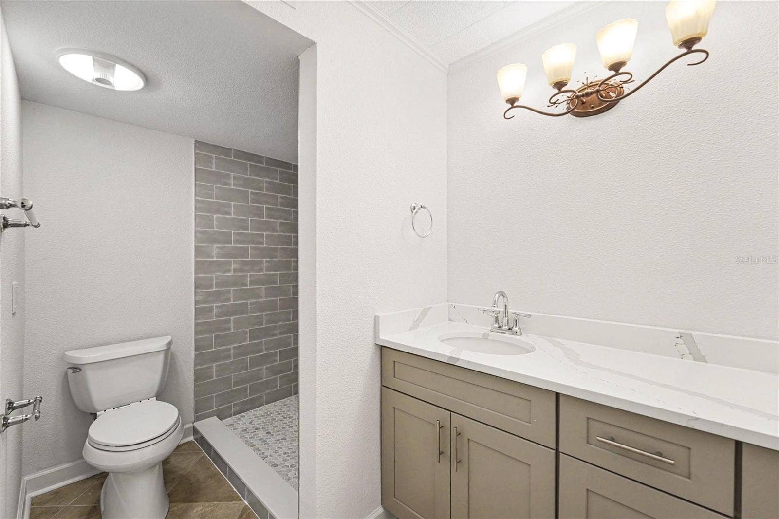 546 PLAZA SEVILLE COURT, #85, Treasure Island, FL 33706 Primary Bathroom
