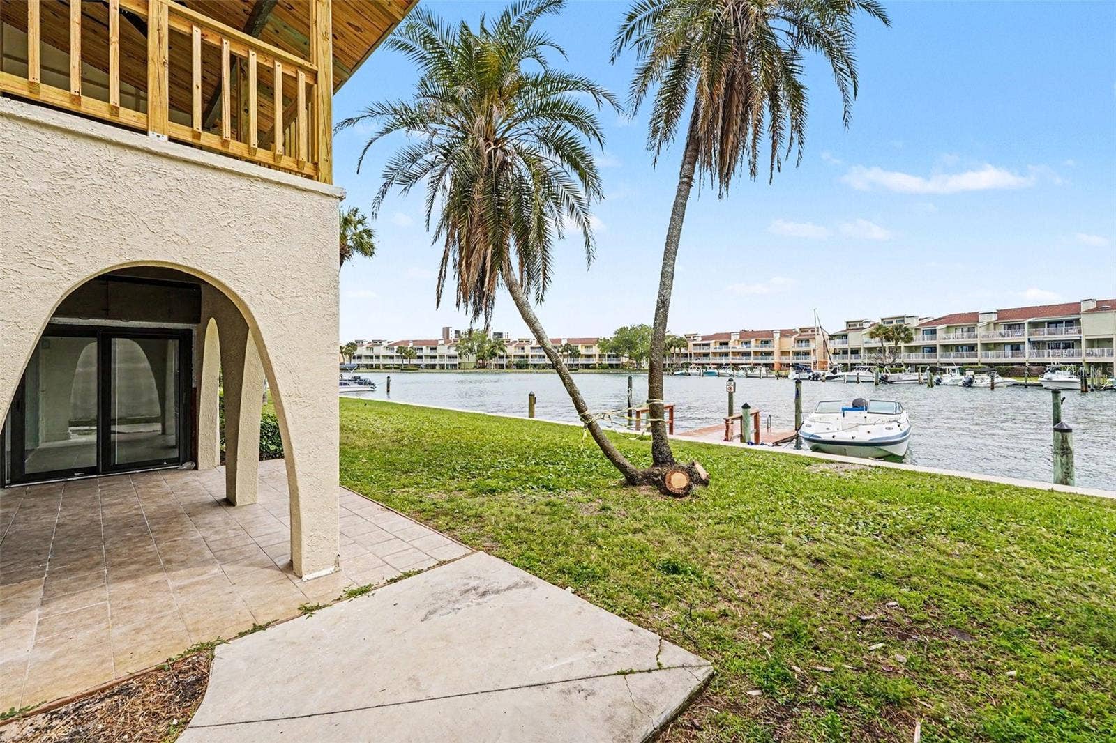 546 PLAZA SEVILLE COURT, #85, Treasure Island, FL 33706 View from Right sidewalk of property
