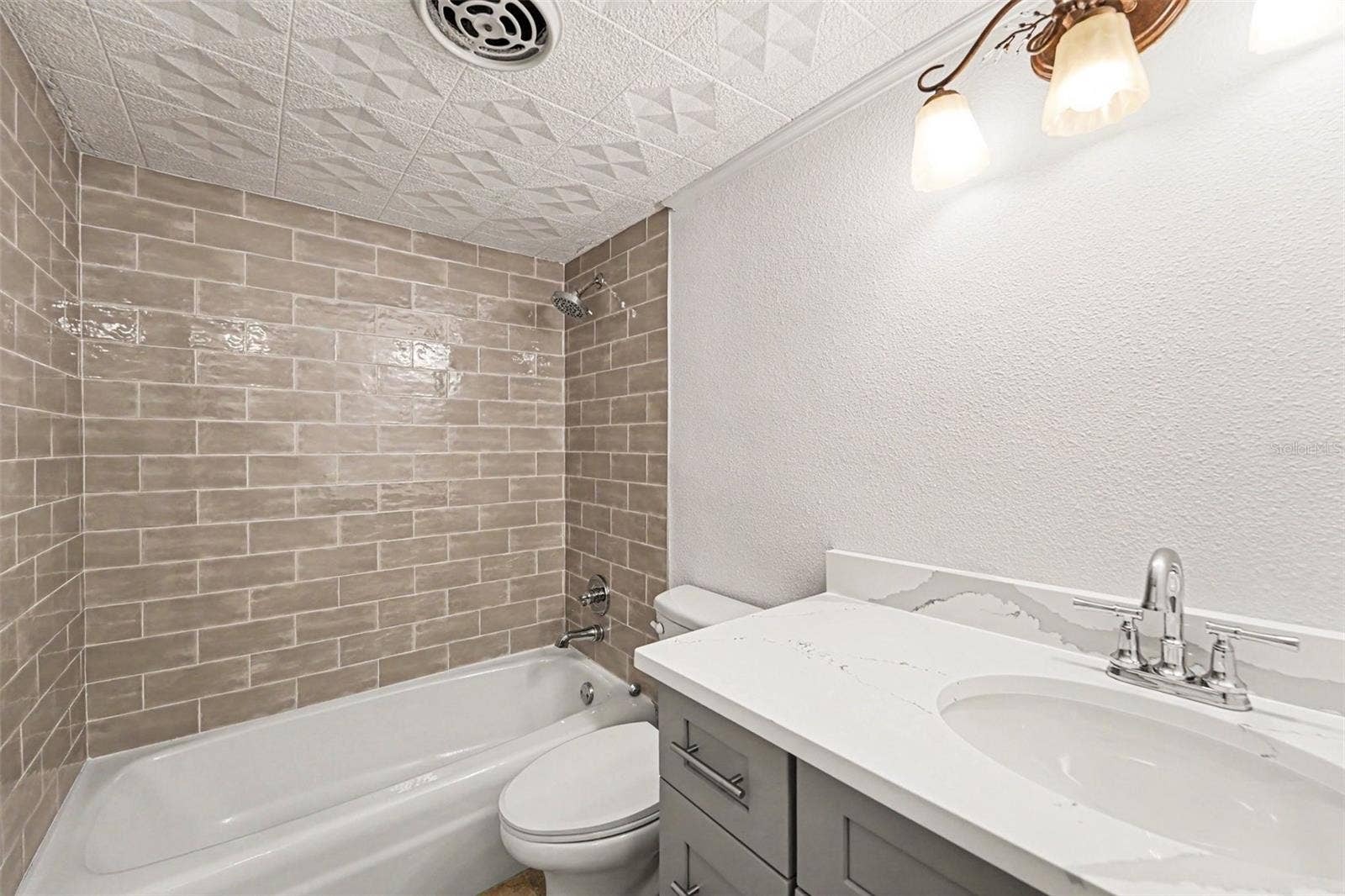 546 PLAZA SEVILLE COURT, #85, Treasure Island, FL 33706 Second Bathroom