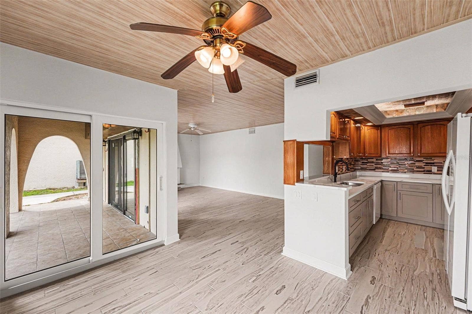 546 PLAZA SEVILLE COURT, #85, Treasure Island, FL 33706 Dining Area