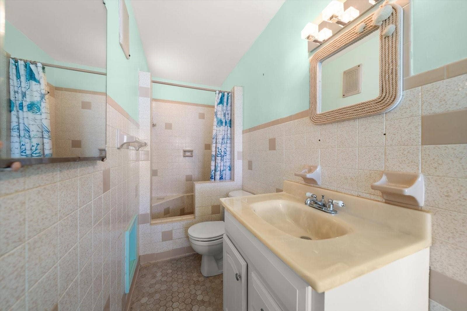 40 77TH AVENUE, Treasure Island, FL 33706 40 77TH AVENUE, Treasure Island, FL 33706