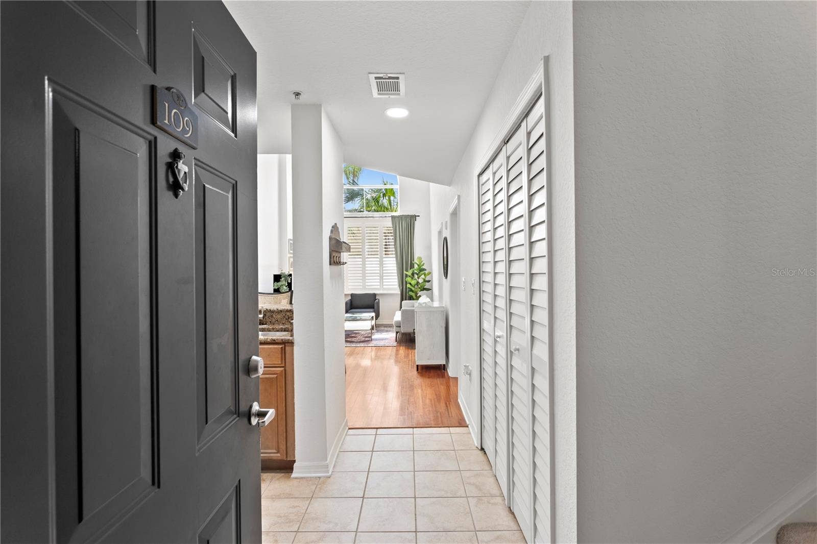 700 S HARBOUR ISLAND BOULEVARD, #109, Tampa, FL 33602 Step inside this move in ready residence...