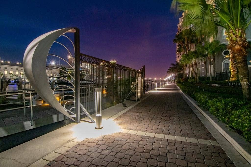 700 S HARBOUR ISLAND BOULEVARD, #109, Tampa, FL 33602 Come live a wonderful urban lifestyle where you can walk to arts, entertainment, Tampas Riverwalk, Benchmark Arena for hockey & concerts, world-class restaurants, all without having to get into your car.