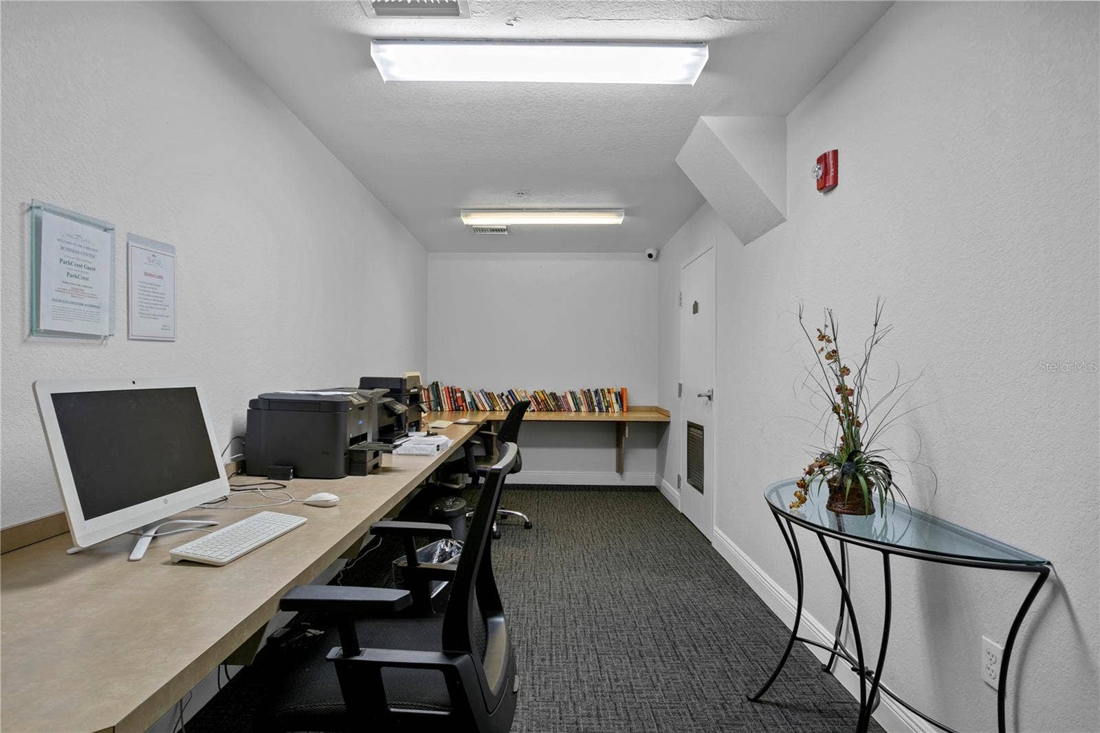 700 S HARBOUR ISLAND BOULEVARD, #109, Tampa, FL 33602 Business center with books