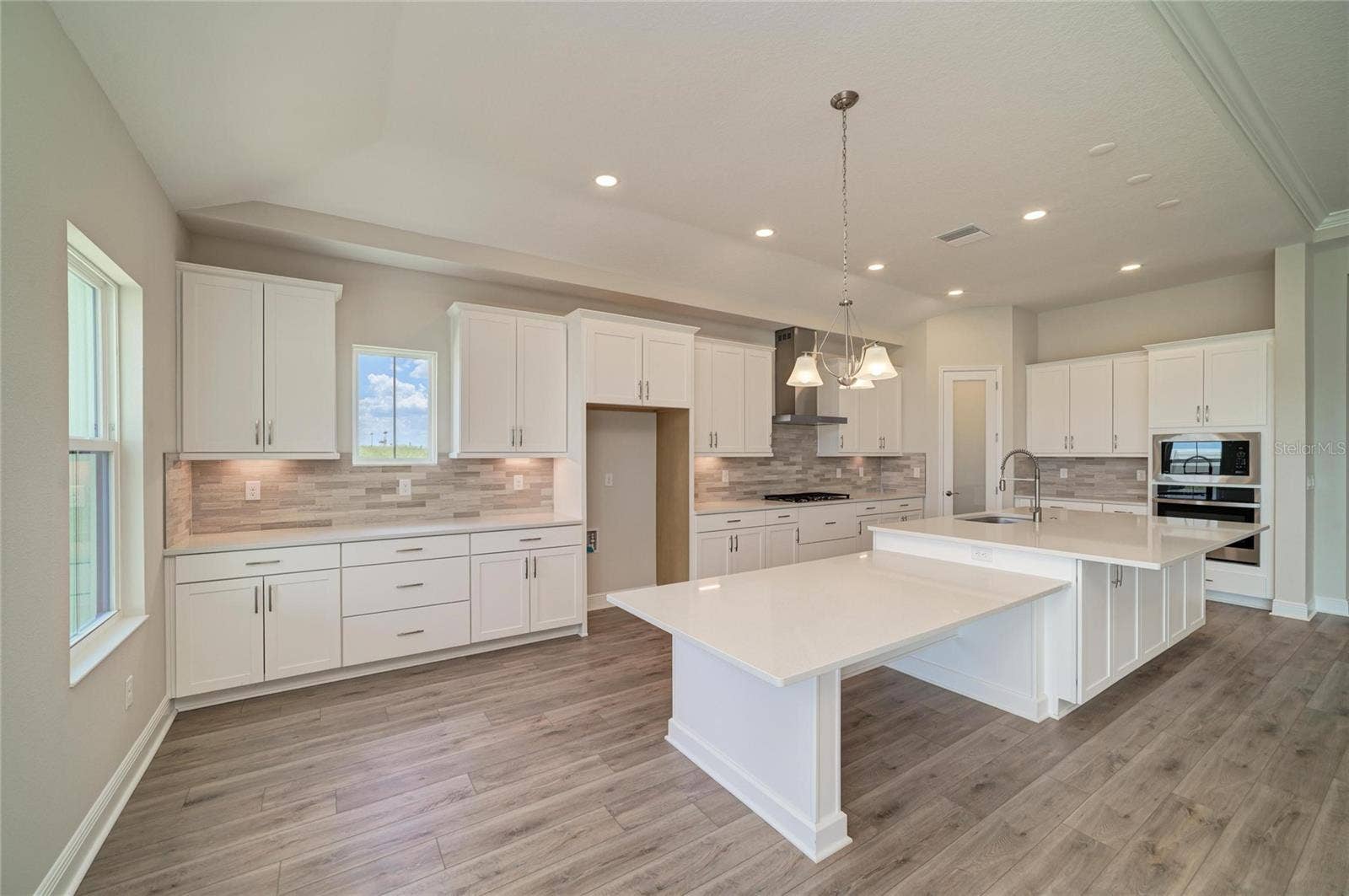 9806 LEAF GREEN LANE, Dade City, FL 33525 9806 LEAF GREEN LANE, Dade City, FL 33525