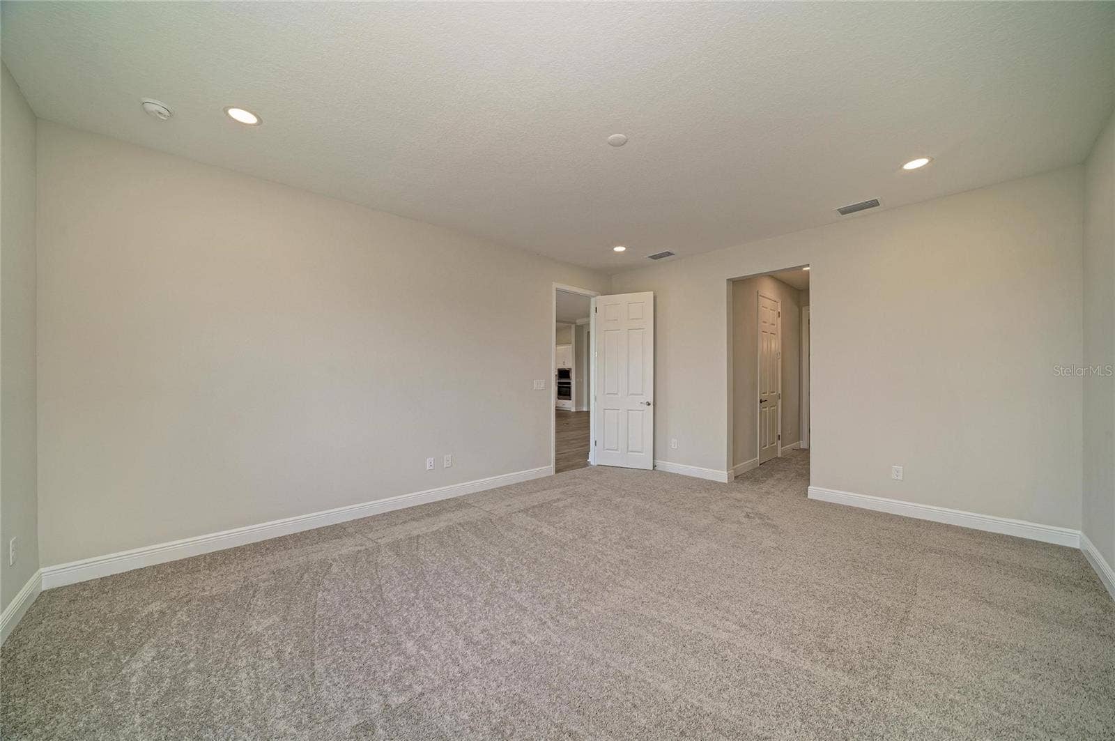 9806 LEAF GREEN LANE, Dade City, FL 33525 9806 LEAF GREEN LANE, Dade City, FL 33525