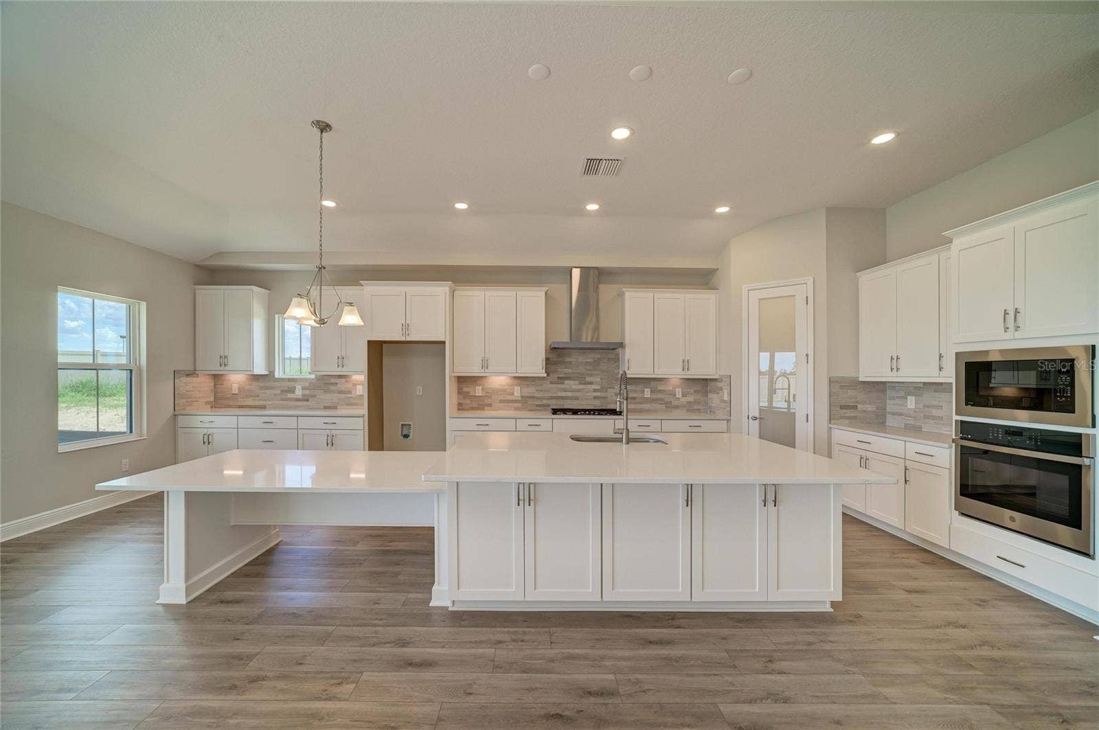 9806 LEAF GREEN LANE, Dade City, FL 33525 9806 LEAF GREEN LANE, Dade City, FL 33525