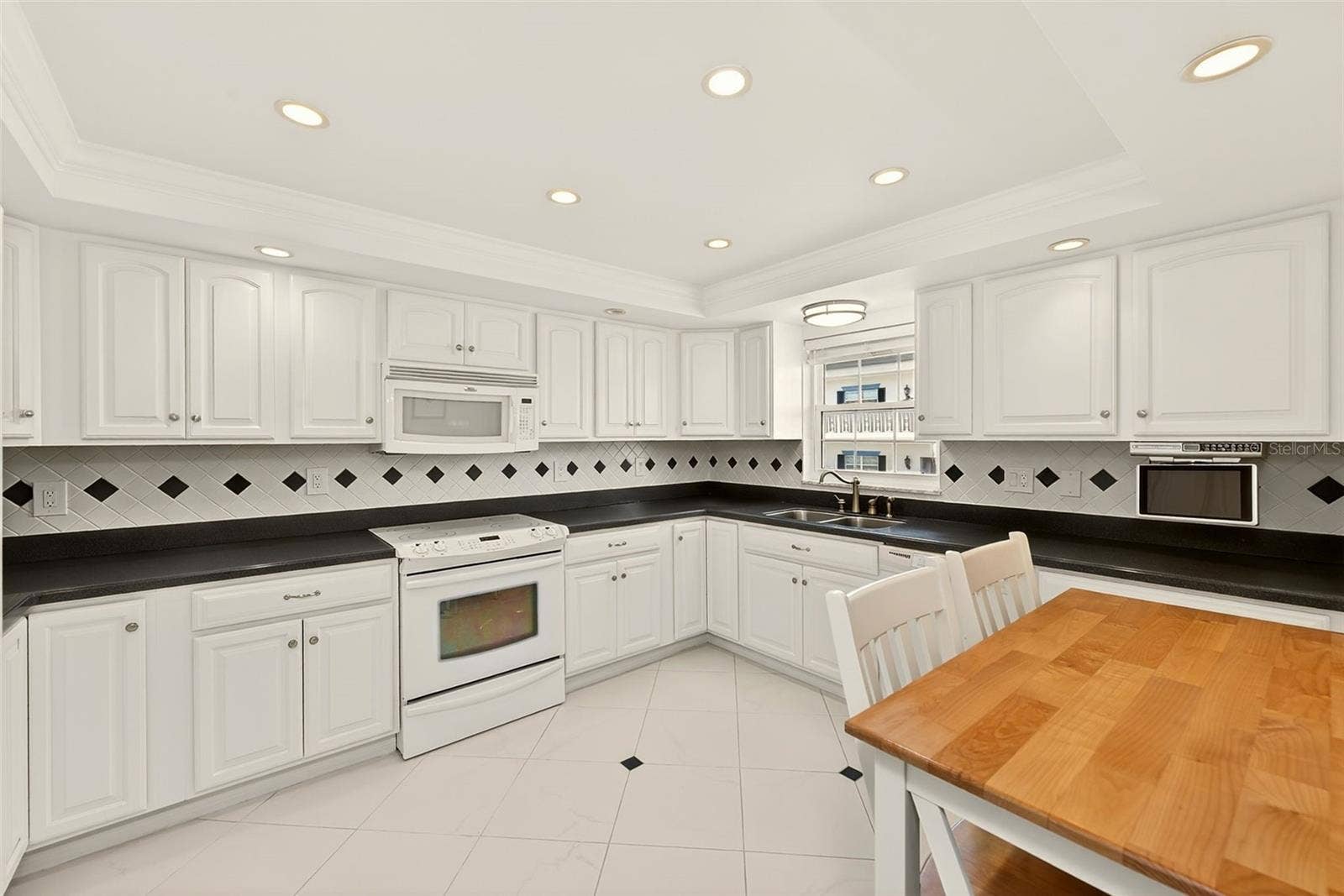 131 BLUFF VIEW DRIVE, #401, Belleair Bluffs, FL 33770 131 BLUFF VIEW DRIVE, #401, Belleair Bluffs, FL 33770