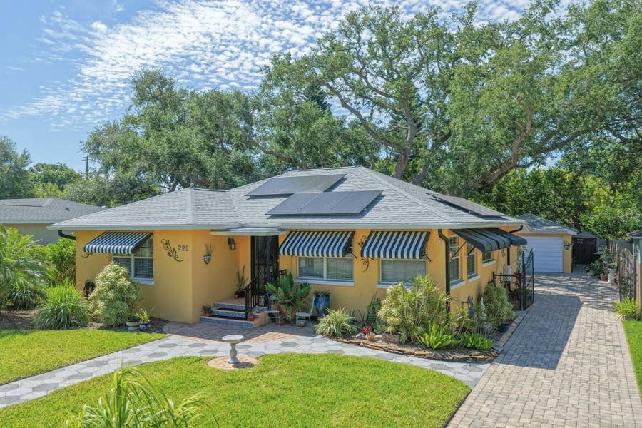 Property photo for 225 GARDEN CIRCLE S, Dunedin, FL
