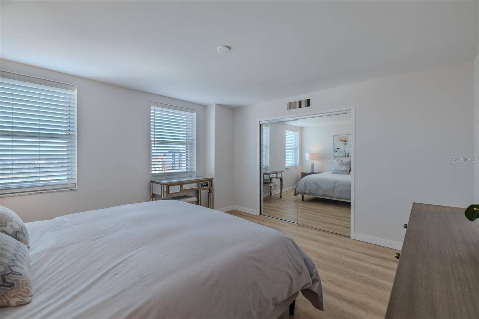 10355 PARADISE BOULEVARD, #511, Treasure Island, FL 33706 10355 PARADISE BOULEVARD, #511, Treasure Island, FL 33706