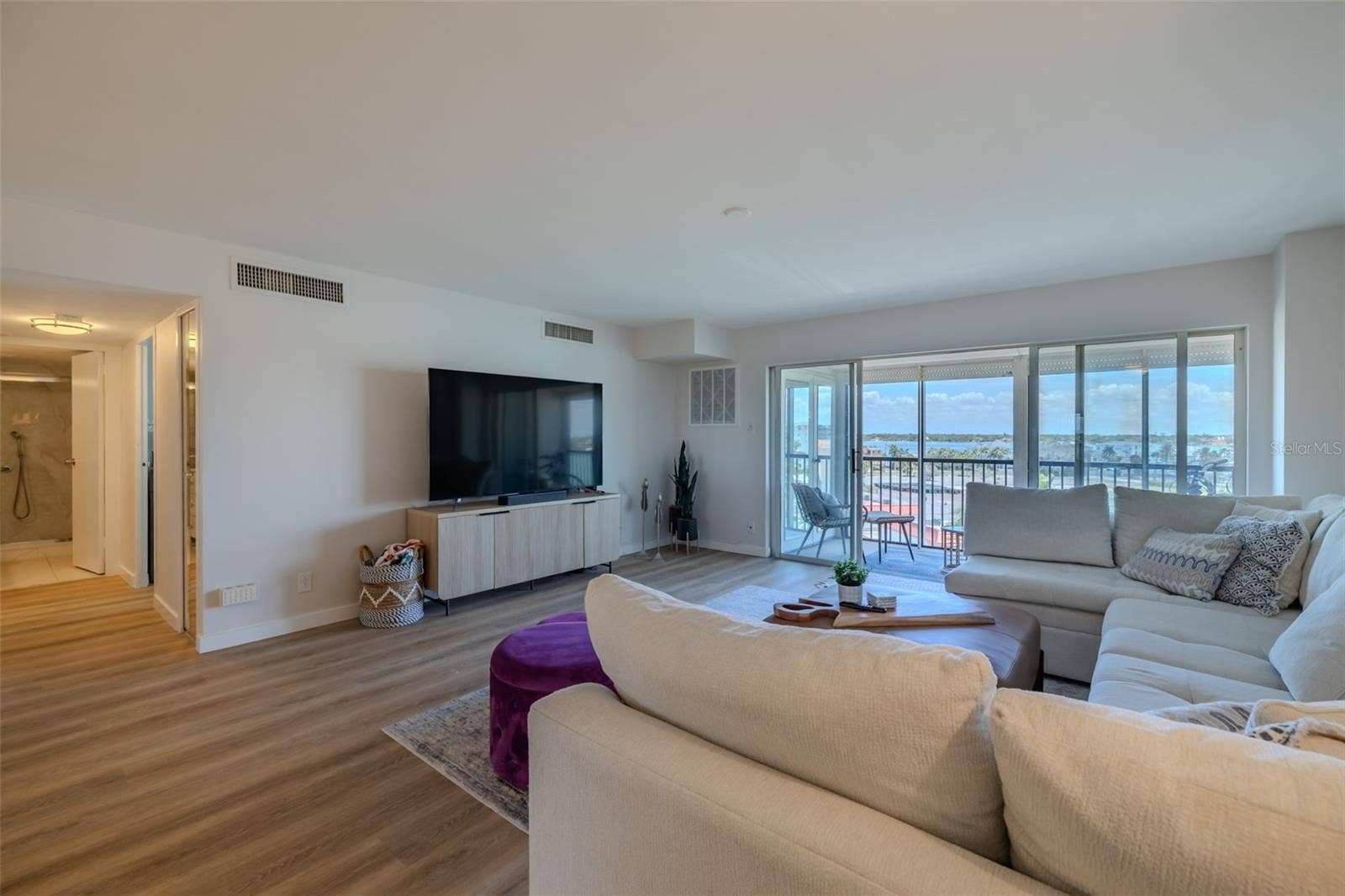 10355 PARADISE BOULEVARD, #511, Treasure Island, FL 33706 10355 PARADISE BOULEVARD, #511, Treasure Island, FL 33706