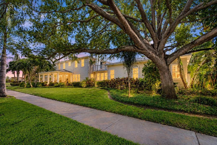 Property photo for 556 21ST AVENUE NE, St Petersburg, FL