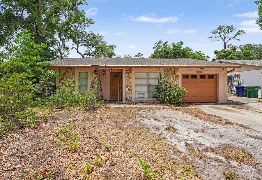 Property photo for 9624 HIDDEN OAKS CIRCLE, Tampa, FL