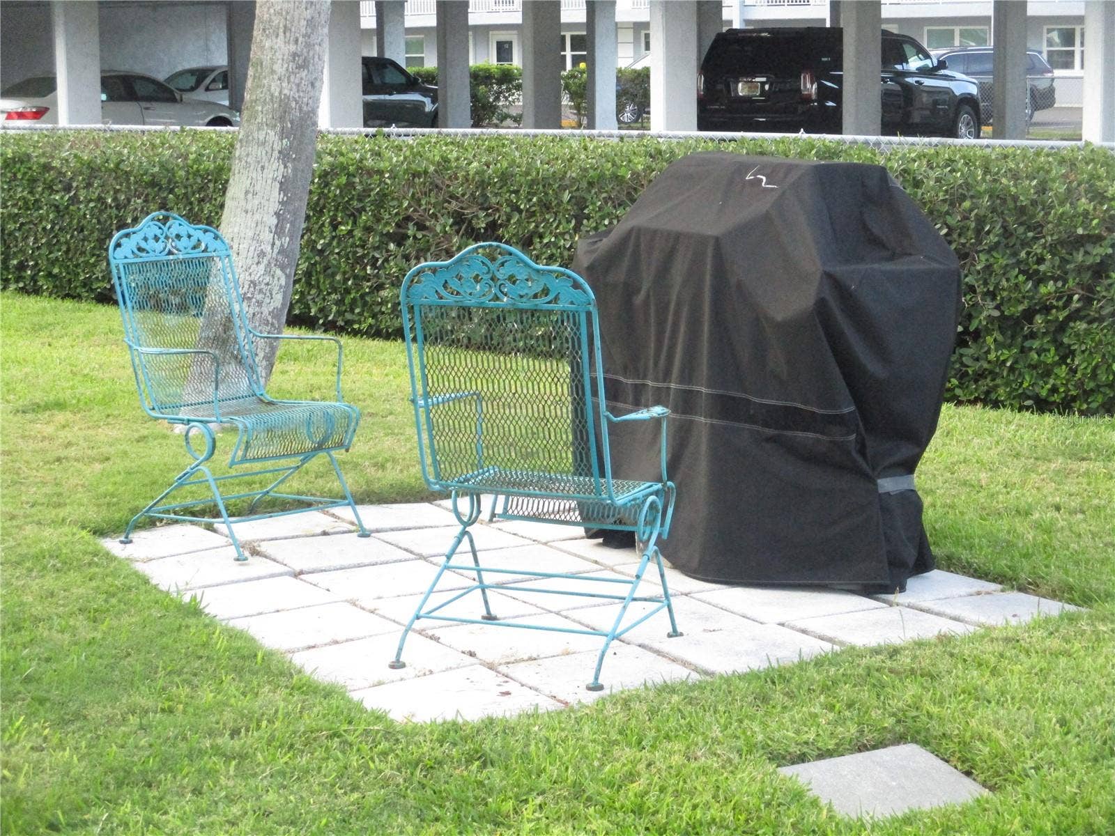 9825 HARRELL AVENUE, #404, Treasure Island, FL 33706 Community Gas Grill